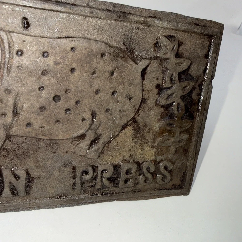 Vintage Cast Iron Bacon Press Wood Handle Embossed Pig 7X4 Inch Residue Areas